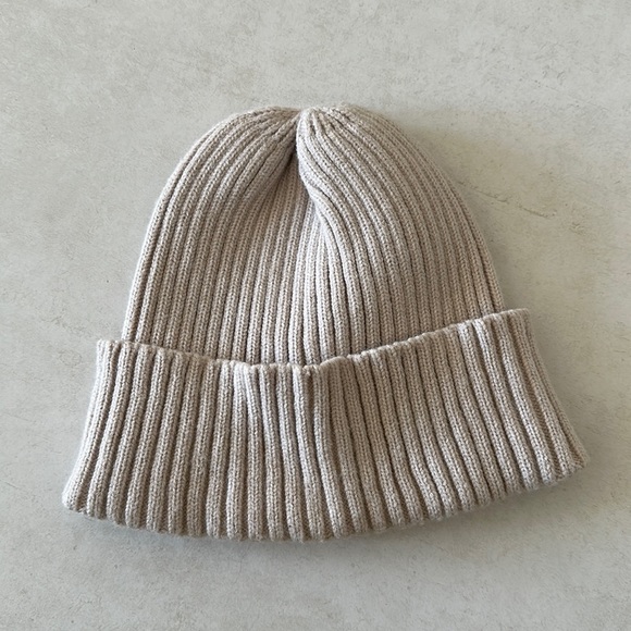 H&M Ribbed Hat - Picture 1 of 1